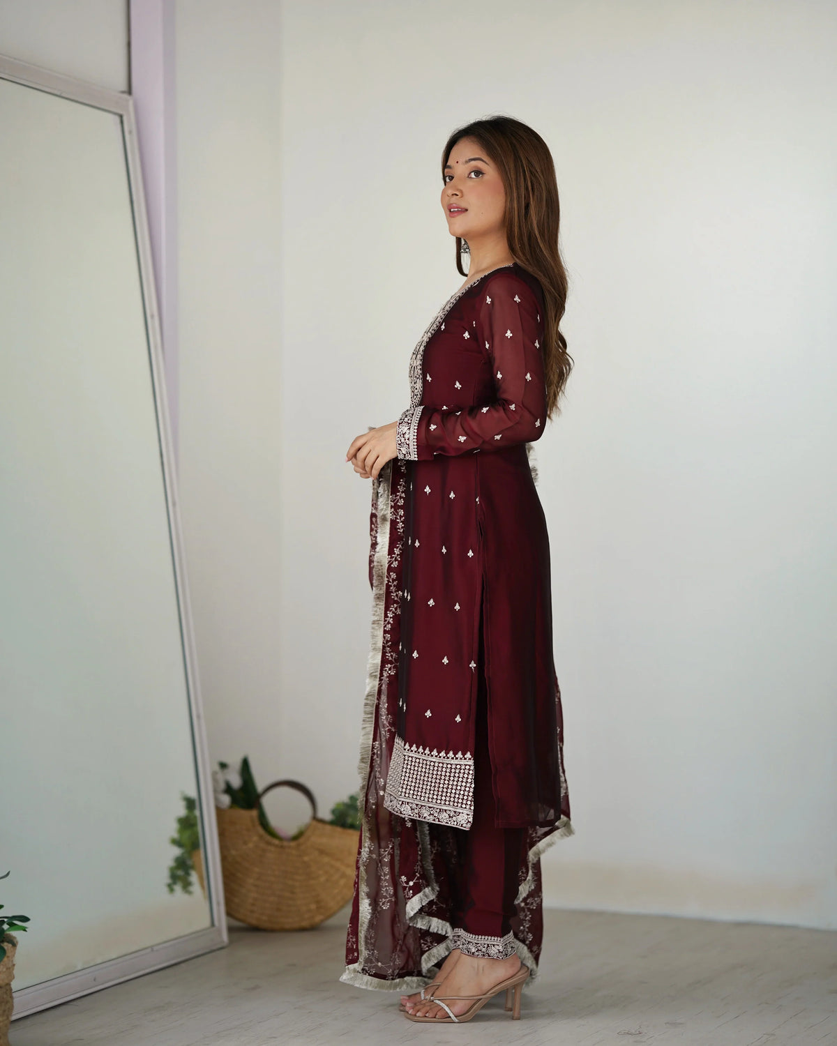 MAROON COLOR PREMIUM QUALITY SUIT SET DT -273