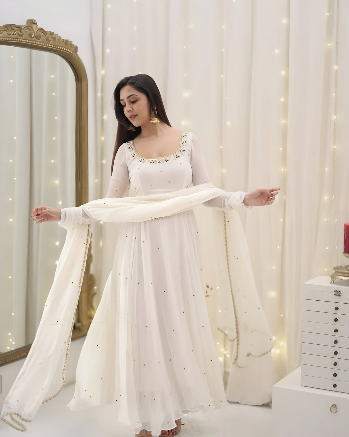 Hannah Traditional White Anarkali Suit π€