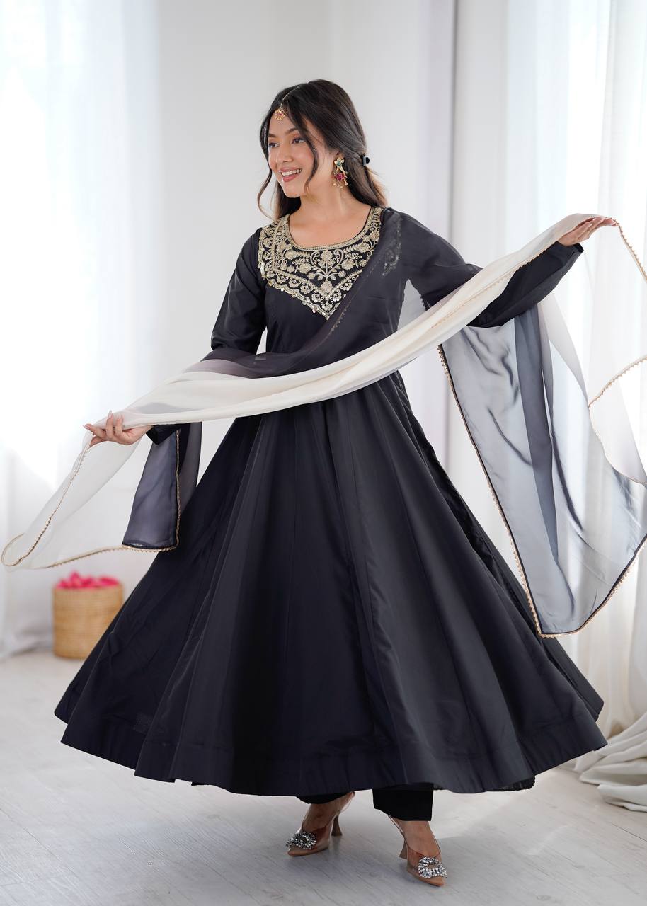 Premium Black Embroidered French Crepe Anarkali Suitset