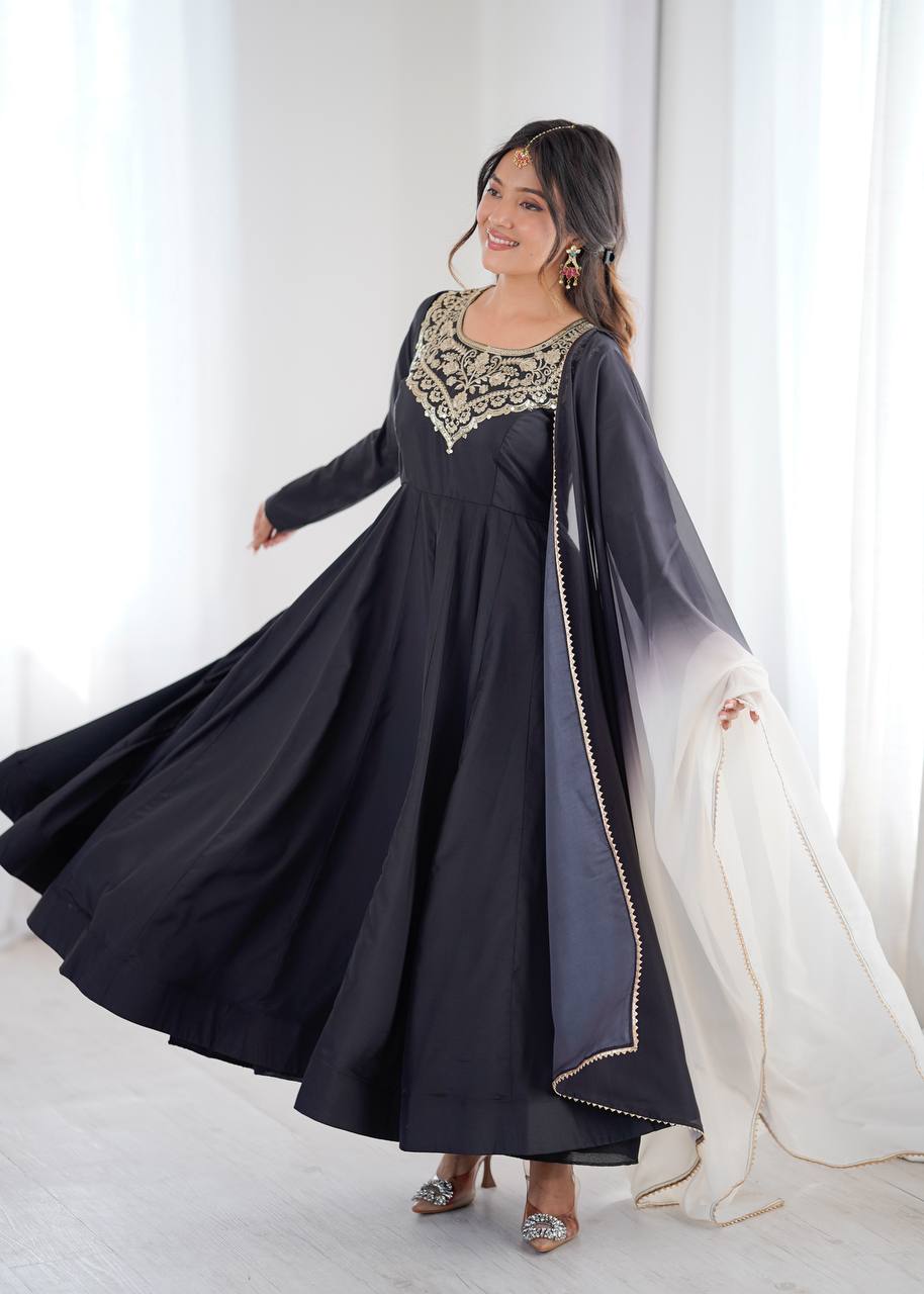 Premium Black Embroidered French Crepe Anarkali Suitset