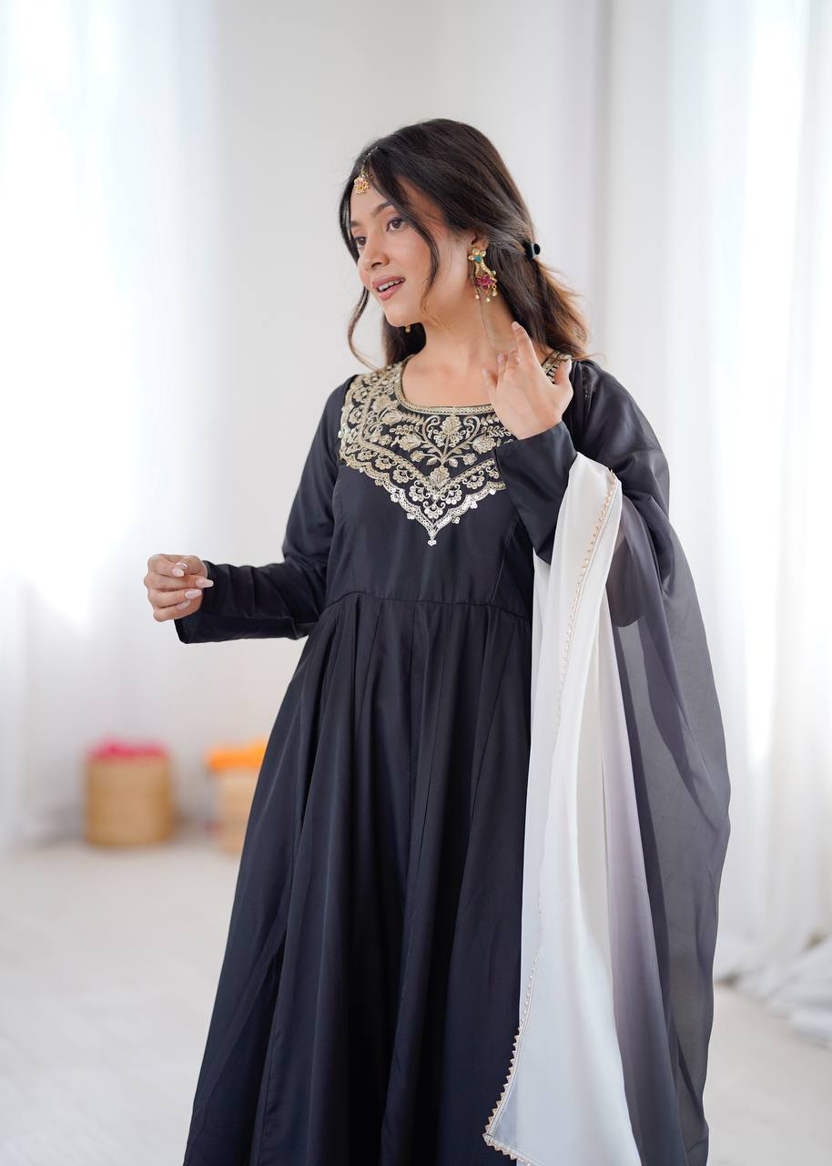 Premium Black Embroidered French Crepe Anarkali Suitset