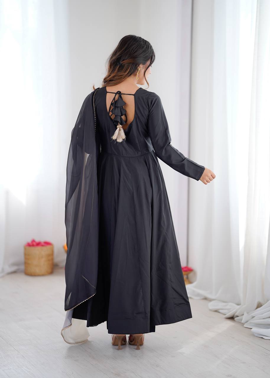 Premium Black Embroidered French Crepe Anarkali Suitset