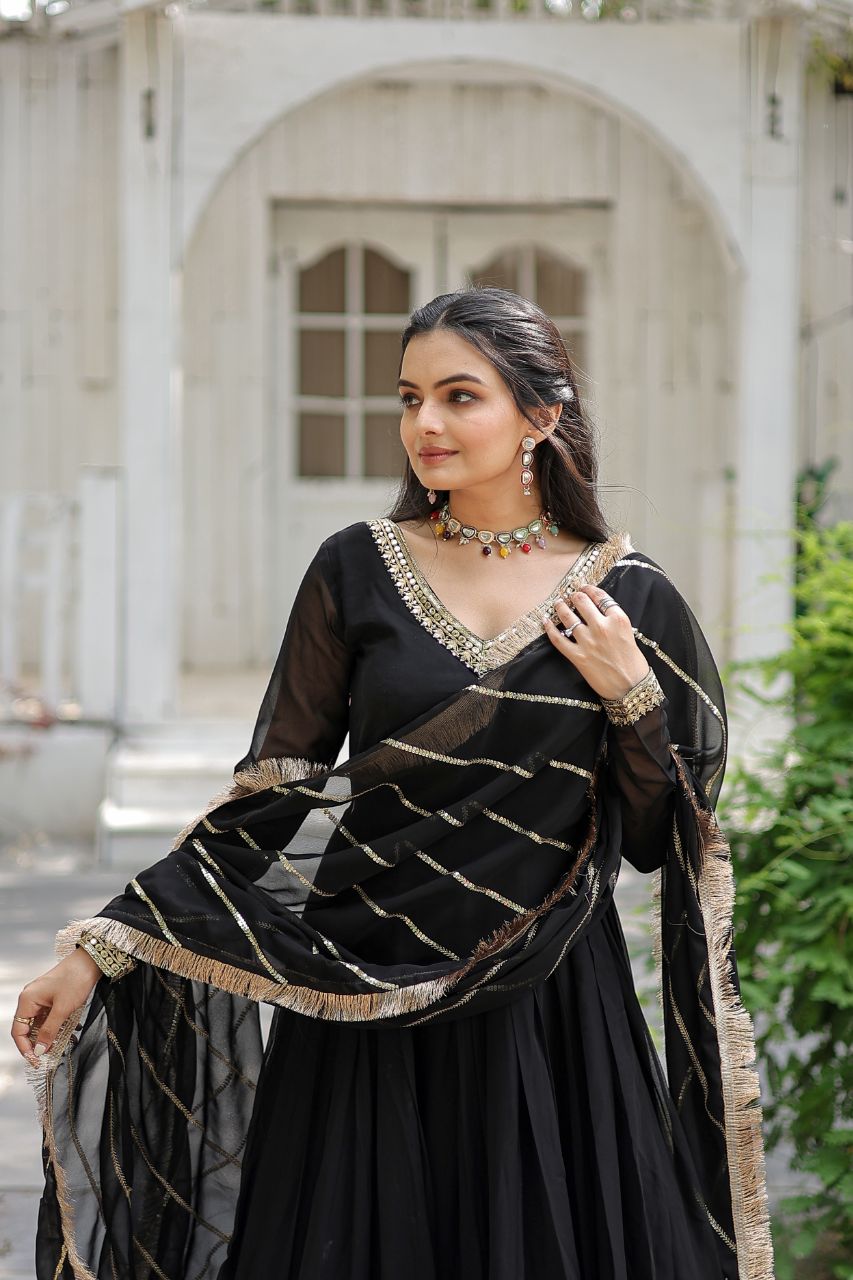 Sandhiya Black Premium Quality Anarkali Suit Set
