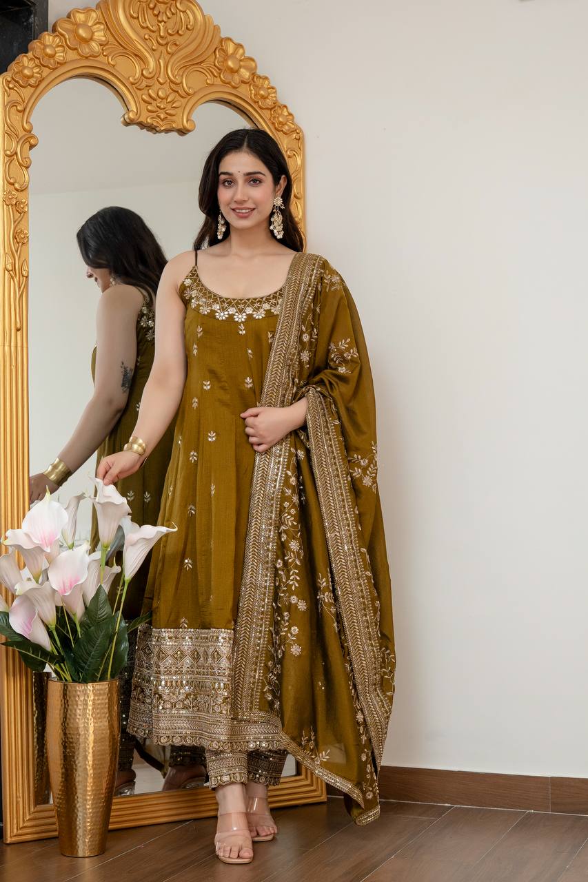 Alveera Premium Quality Anarkali Suit Set with Color